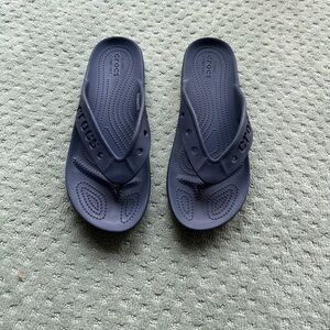 CROCS Navy Blue Classic Flip Flop Sandals Men’s 10 Women’s 11